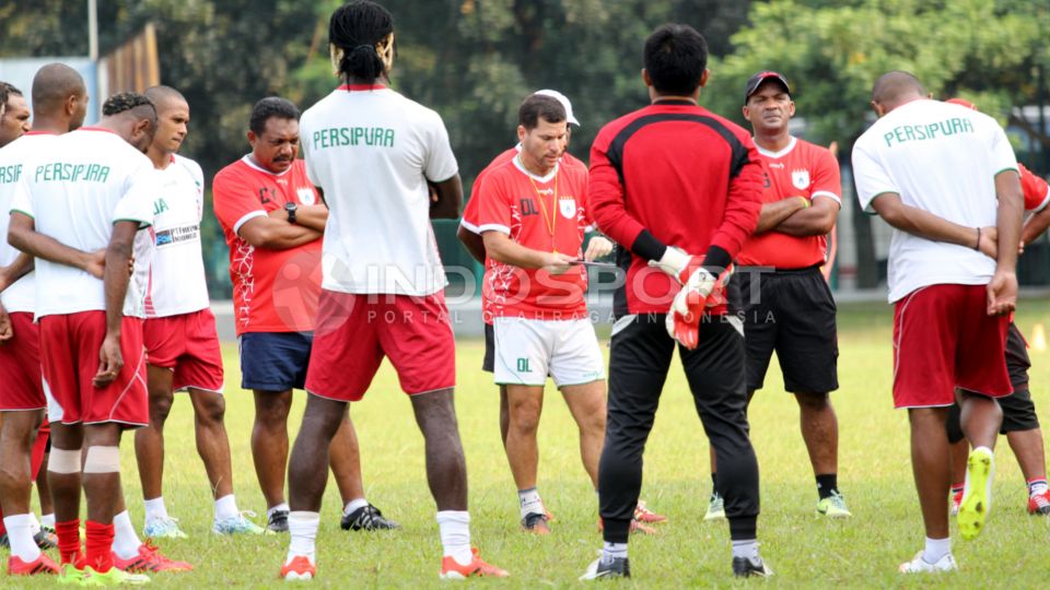 Suasana latihan pemain Persipura Jayapura. Copyright: © Herry Ibrahim/INDOSPORT